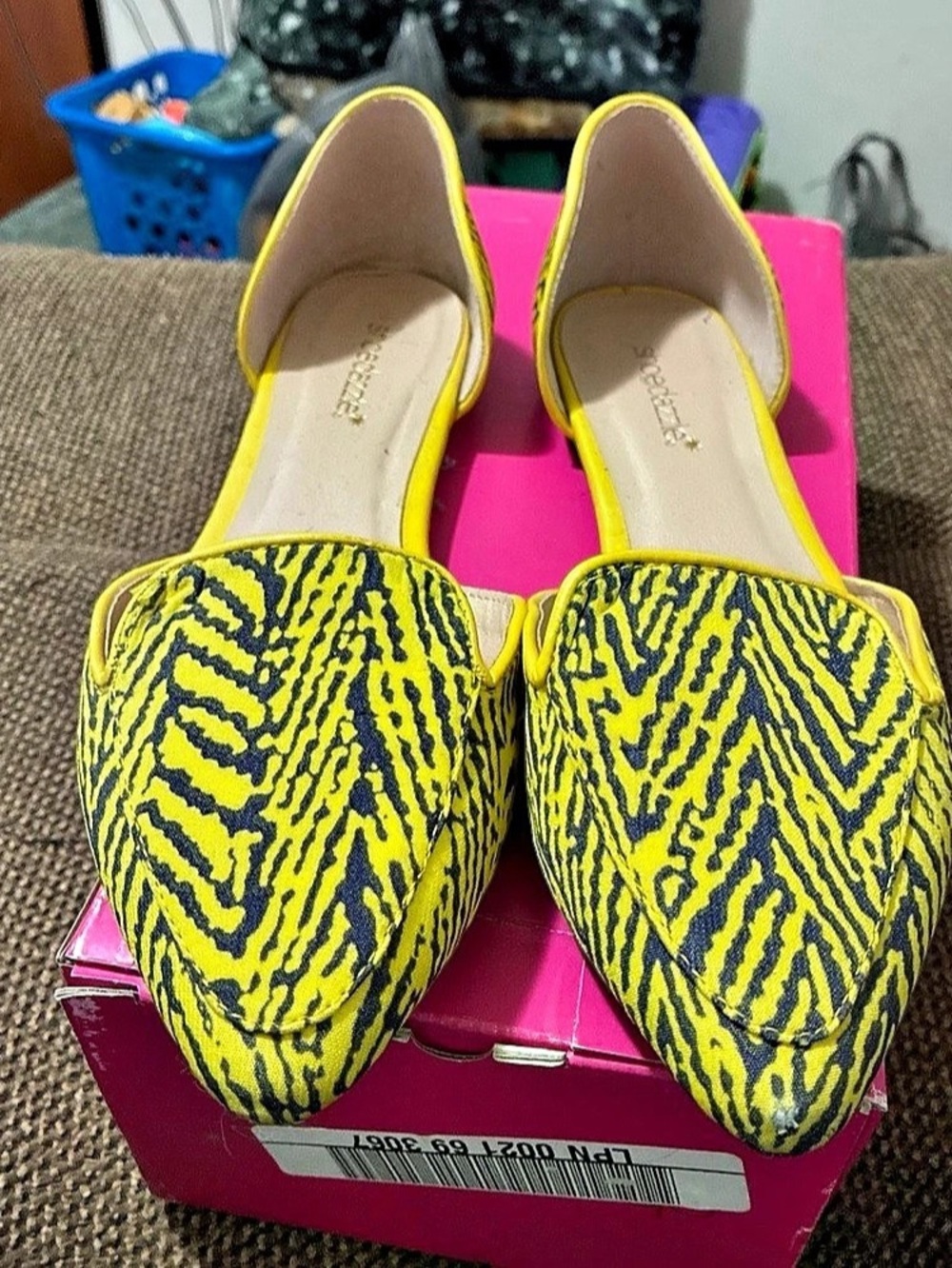 Shoe dazzle Animal Print Flats in Yellow & Black